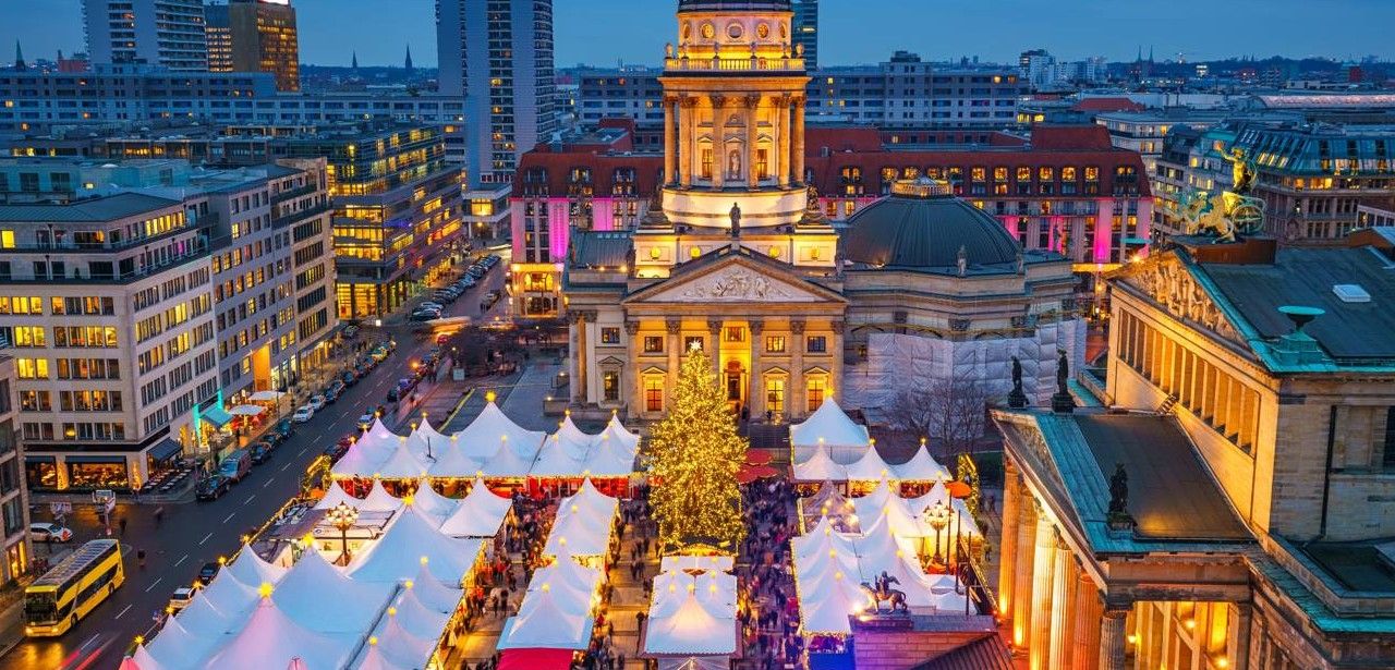 Öffnungszeiten und Eintrittspreise: Die wichtigsten Weihnachtsmärkte in (Foto: AdobeStock 125319947 sborisov)