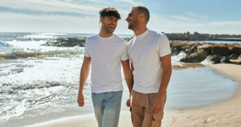 Homosexuelle Männer im Chat. (Foto: AdobeStock_695287475 poto8313)