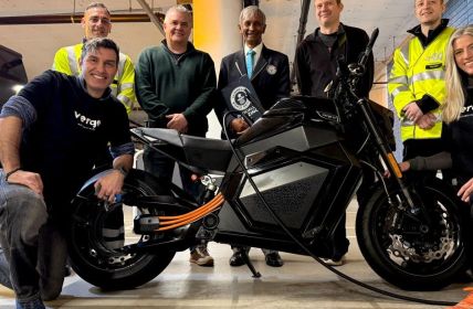 Verge Motorcycles bricht Guinness-Weltrekord mit längster (Foto: Generate Media)
