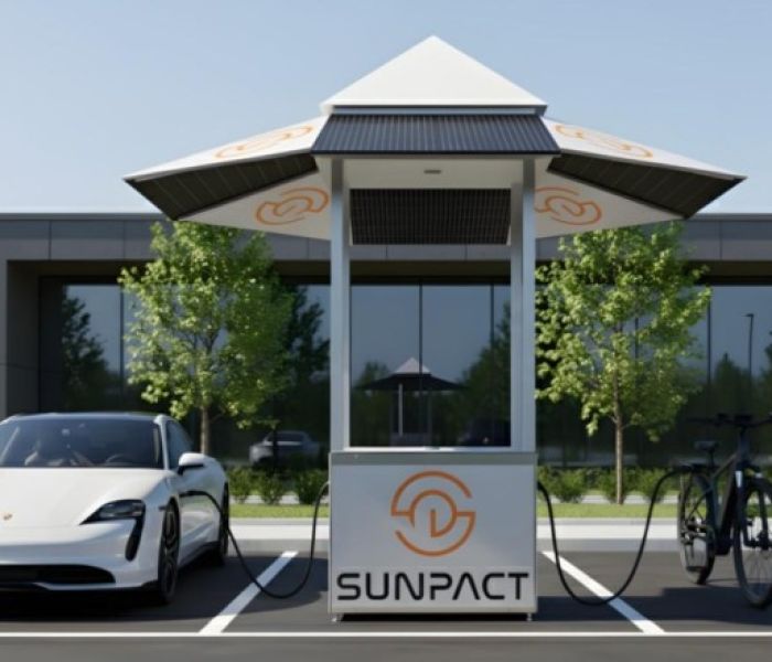 Der Solarbrella kann auch zum Laden von eBikes genutzt werden (Foto: Sunpact GmbH)