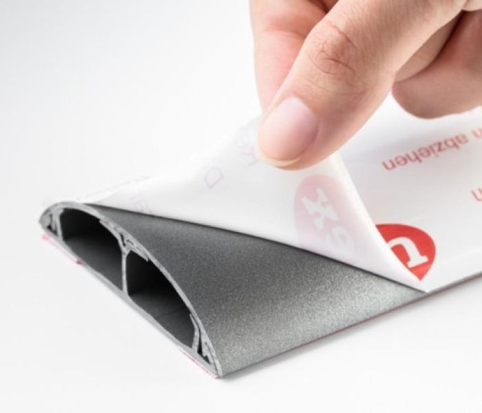 Büroarbeitsplätze mit dem Bodenkanal 74 modernisieren (Foto: Unex Kabelsysteme und -elemente GmbH)